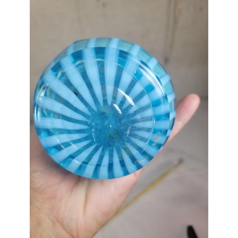 Vtg Fenton Blue Opalescent Spiral Optic Vase with Tri Corner Crimp‎ 7.5 Swirl